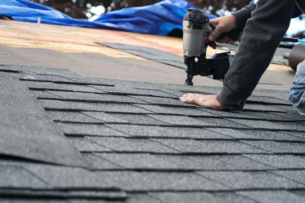 What to Look for in a Reliable Roof Repair Contractor in Iowa